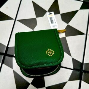 Kendra Scott Earring Green Holder